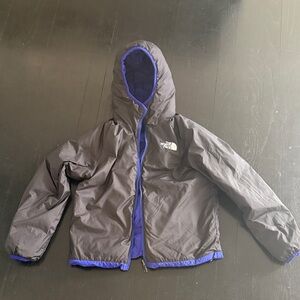 The North Face Kids Revisable Puffer Jacket in Black & Vibrant Blue
